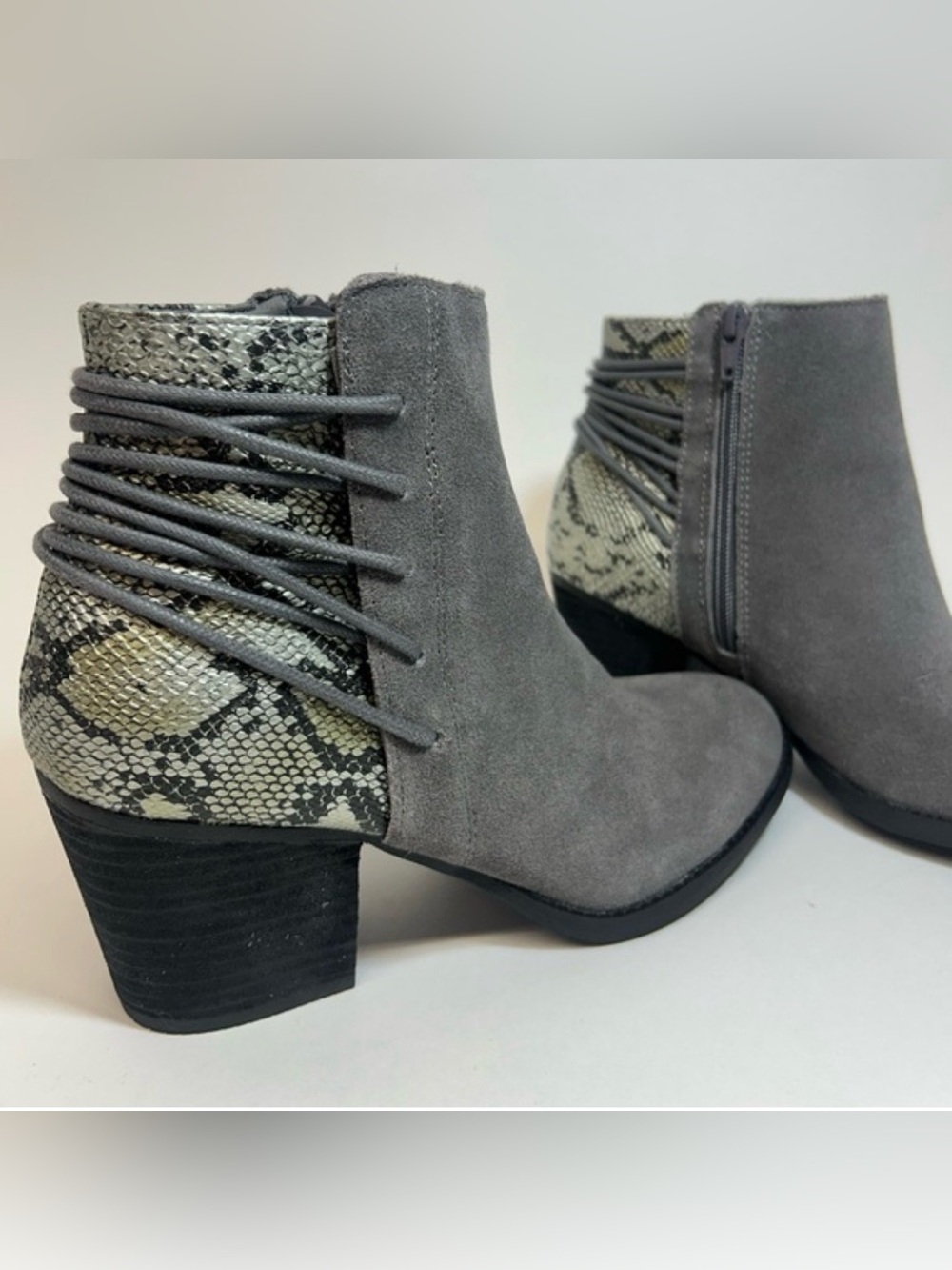 Skechers Gray Suede Snakeskin Print Homestead Wild Wraps Western Ankle Boots 8.5